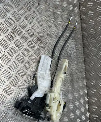 KIA Sorento Rear door lock 81410C5000
