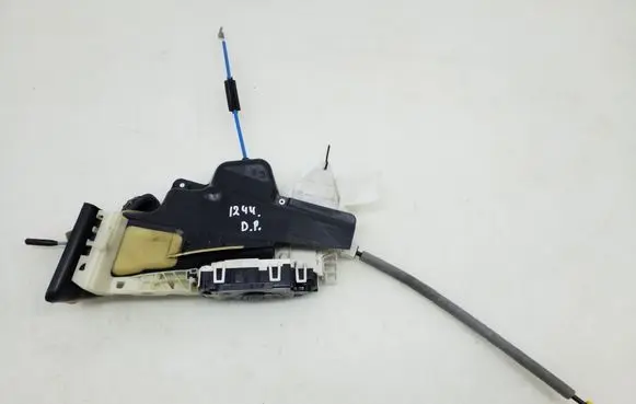 Mercedes-Benz E W212 Front door lock A2047201835