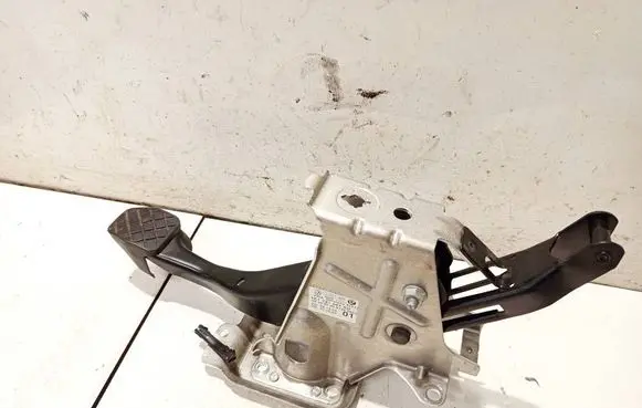 Volkswagen PASSAT B6 Clutch pedal 1k1721057ad