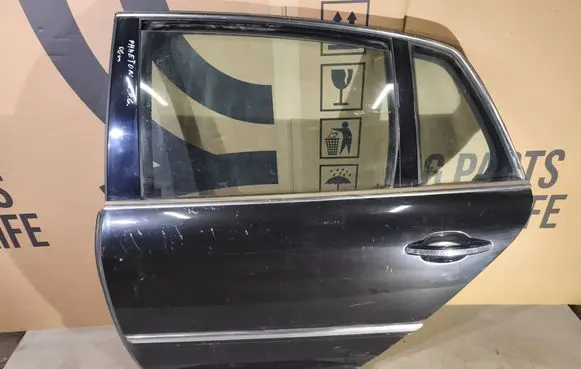 Volkswagen Phaeton Rear door 