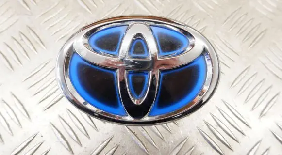 Toyota Yaris XP210 Manufacturer badge logo/emblem 7540302050