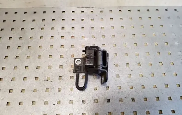 Audi A6 S6 C6 4F Front door lower hinge A046572
