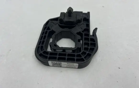 Radiator mount bracket