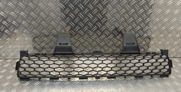 Toyota Corolla Verso AR10 Front bumper lower grill 531120F030