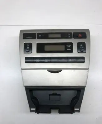 Toyota Corolla E120 E130 Climate control unit 5593012392