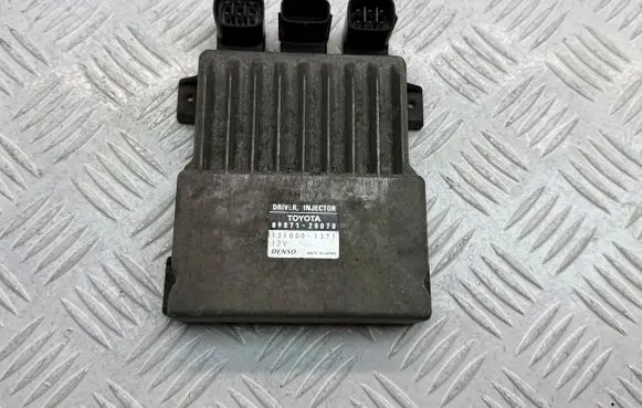 Toyota Avensis T250 Fuel injection control unit/module 1310001371 8987120070