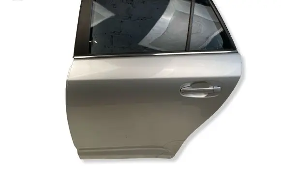Toyota Avensis T270 Rear door 