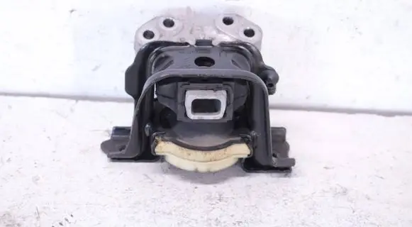 Peugeot 208 I Engine mount bracket 9680138380 9681706580