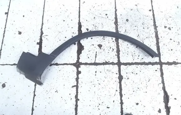 Ford Kuga I Front arch trim 8V41S16D238A