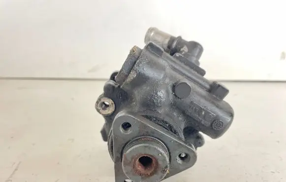 Audi A4 S4 B6 8E 8H Power steering pump 8D0145156TX