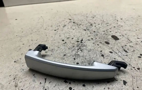 Opel Astra H Front door exterior handle 