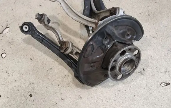 Rear wheel hub spindle/knuckle