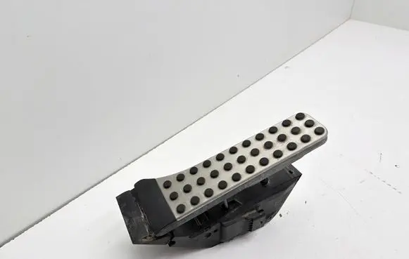 Mercedes-Benz C W205 Accelerator throttle pedal A2053000104 100715