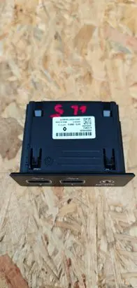 Renault Clio V USB socket connector 280231553R 40000470 33352430