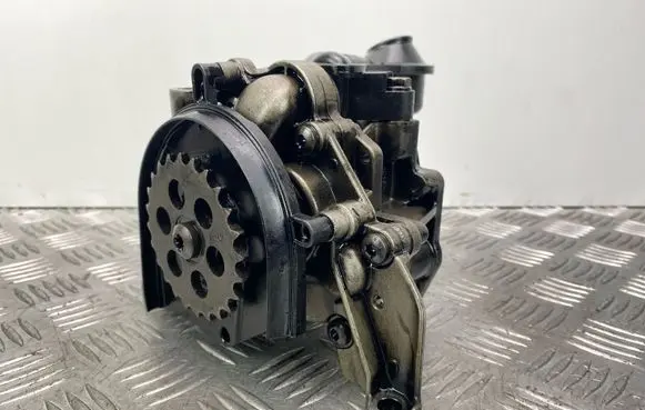 BMW 3 F30 F35 F31 Oil pump 7810823 7810778 62440410