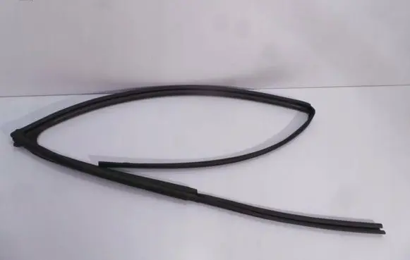 Suzuki SX4 S-Cross Rubber seal front door (on door) 