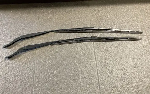 Opel Movano B Front wiper blade arm 8200734778 8200734779