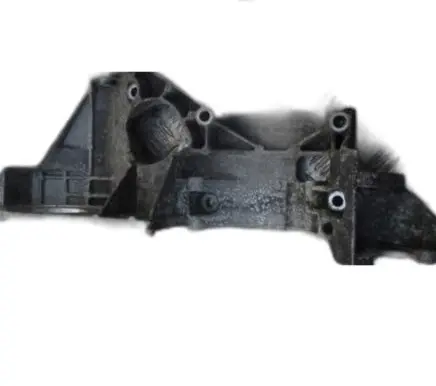Volkswagen PASSAT B6 Engine mount bracket