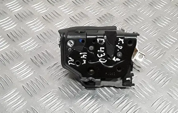 Audi A1 Rear door lock 8x0839015