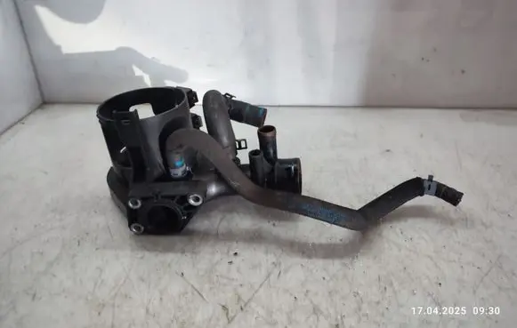 Mercedes-Benz C W205 Fuel filter bracket/mount holder V303557