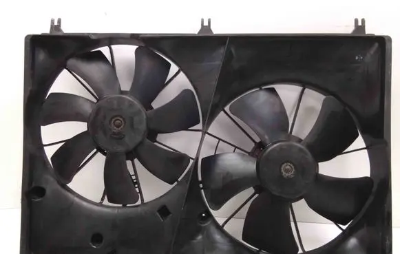 Suzuki Grand Vitara II Radiator cooling fan shroud