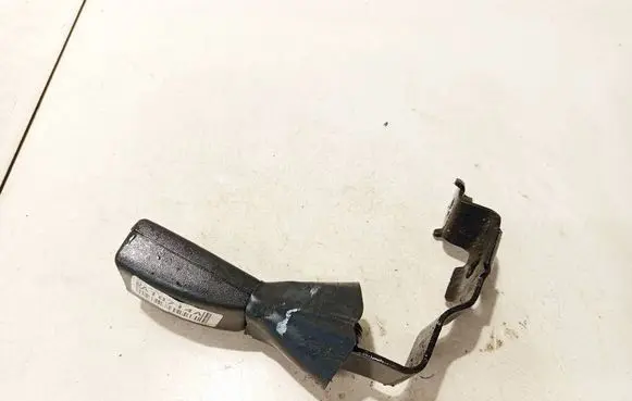 Rear seatbelt buckle