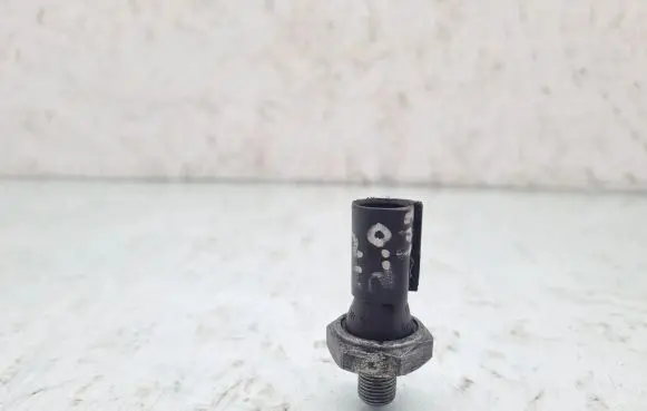 Volkswagen Touran I Oil pressure sensor 038919081D