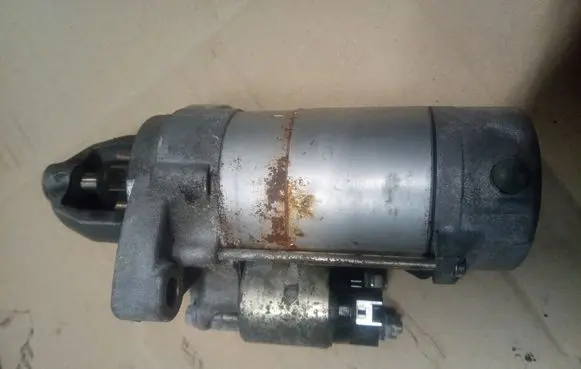 Toyota RAV 4 (XA40) Starter motor