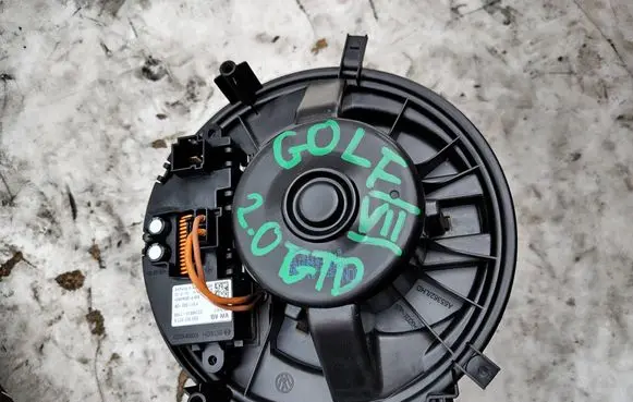 Volkswagen Golf VII Heater fan/blower 5Q1819021A