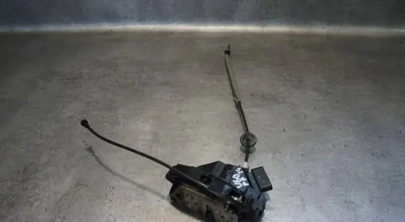 Volvo V60 Front door lock 31301740