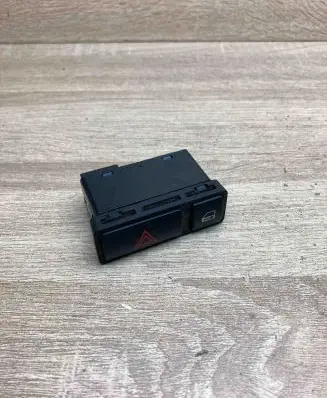 BMW 5 E39 Hazard light switch 8368920