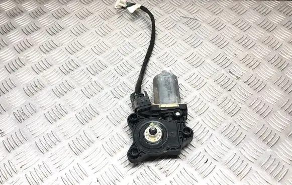 Mercedes-Benz C W203 Front door window regulator motor 119650105 06041606 A2208204542