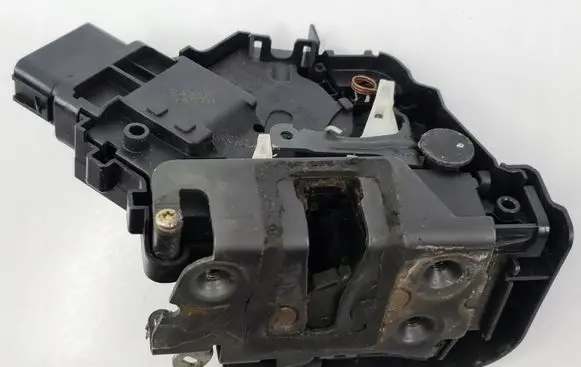 Ford Focus Front door lock 3M5AR21812AH
