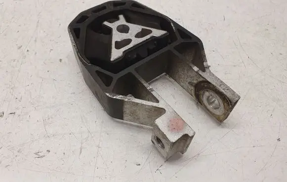 Volvo V40 Engine mount bracket AV616P082AC