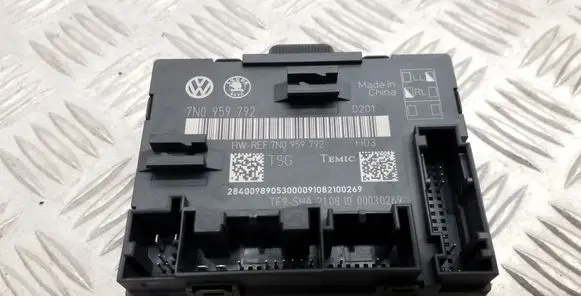 Skoda Yeti (5L) Door control unit/module 7N0959792
