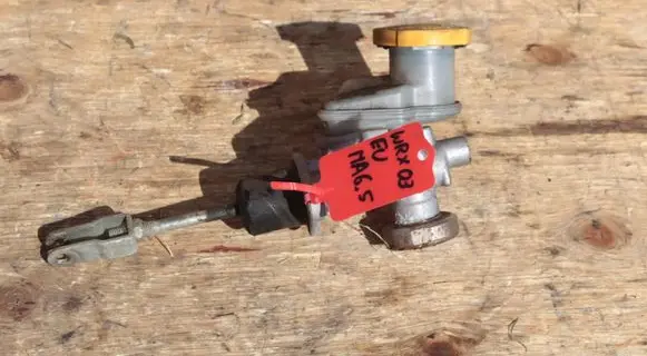 Subaru Impreza II Clutch slave cylinder 