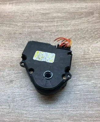 Peugeot 207 Air flap motor/actuator 4679536