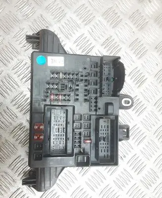 Opel Insignia A Fuse module 13277821