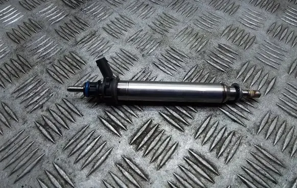 Mercedes-Benz C W204 Fuel injector A2780700687 0261500065