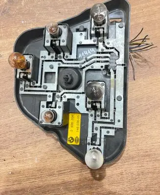 BMW 5 E39 Tail light bulb cover holder 2496338