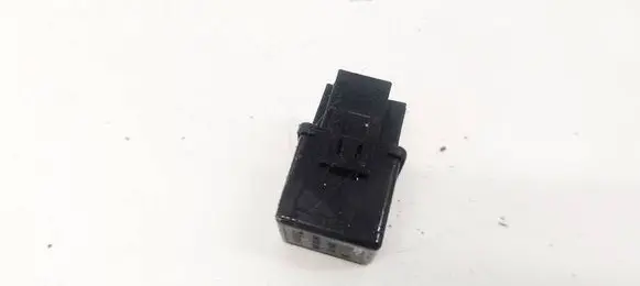 Mitsubishi Space Star Other relay MB953381