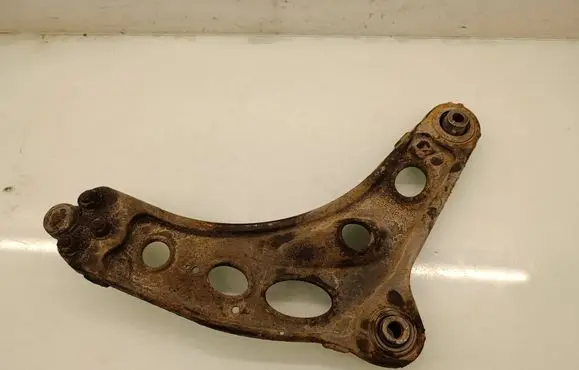 Opel Vivaro Front lower control arm/wishbone 8200395007
