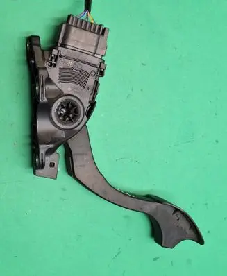 Ford Mondeo MK IV Accelerator throttle pedal 6G929F836RC C95YE02 6PV00922014