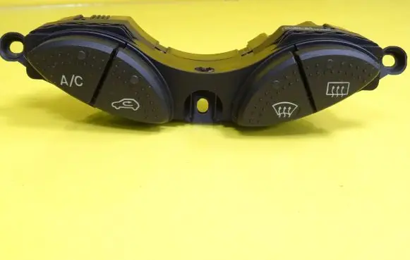 Ford Focus Windscreen/window heater switch 98AG19A945CH