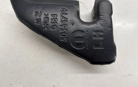 Dodge Hornet Fender foam support/seal 50565719 68607057AA 68606931AA