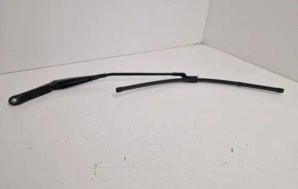 Peugeot 508 RXH Front wiper blade arm 9686437780
