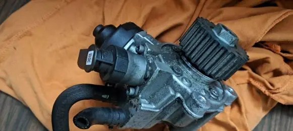 Audi A4 S4 B5 8D Fuel injection high pressure pump