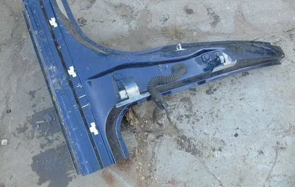 Mercedes-Benz C W205 (B) pillar trim (bottom)