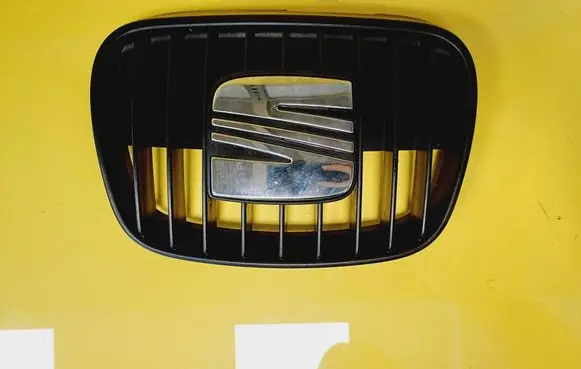 Seat Arosa Front grill 6H0853668