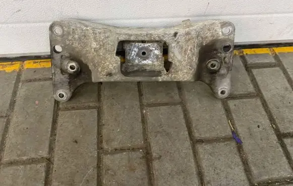BMW 6 F12 F13 other engine part 24168110 1651